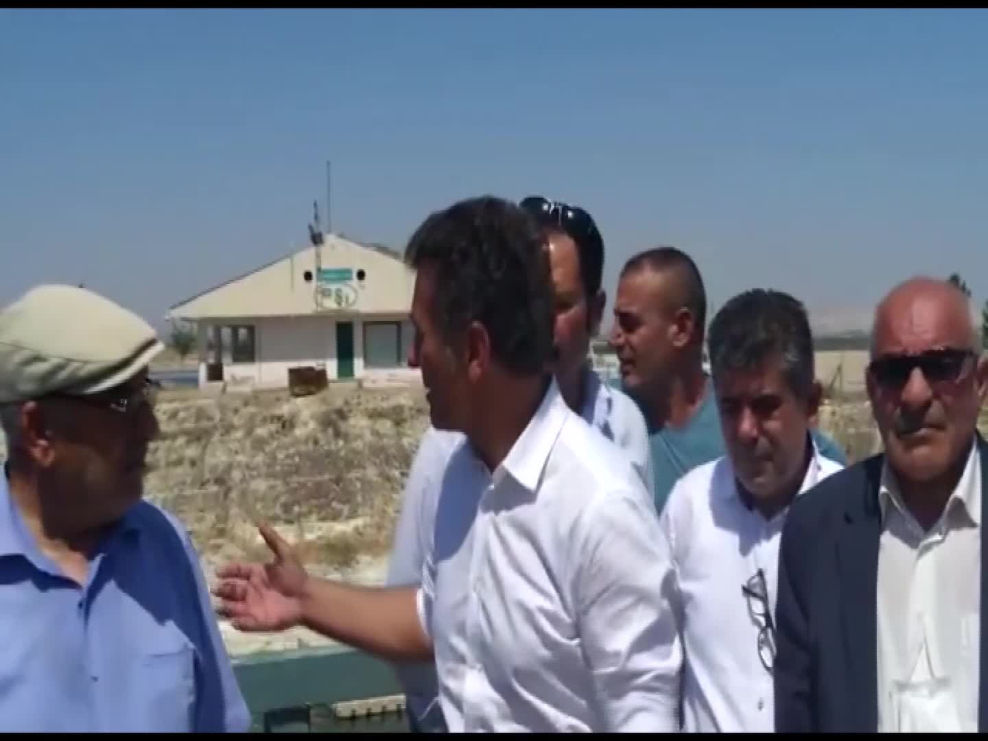 KURAKLIK 40 YAŞINDAKİ FISTIK AĞACINI KURUTTU: "NERENİN HÜKÜMETİSİNİZ?"