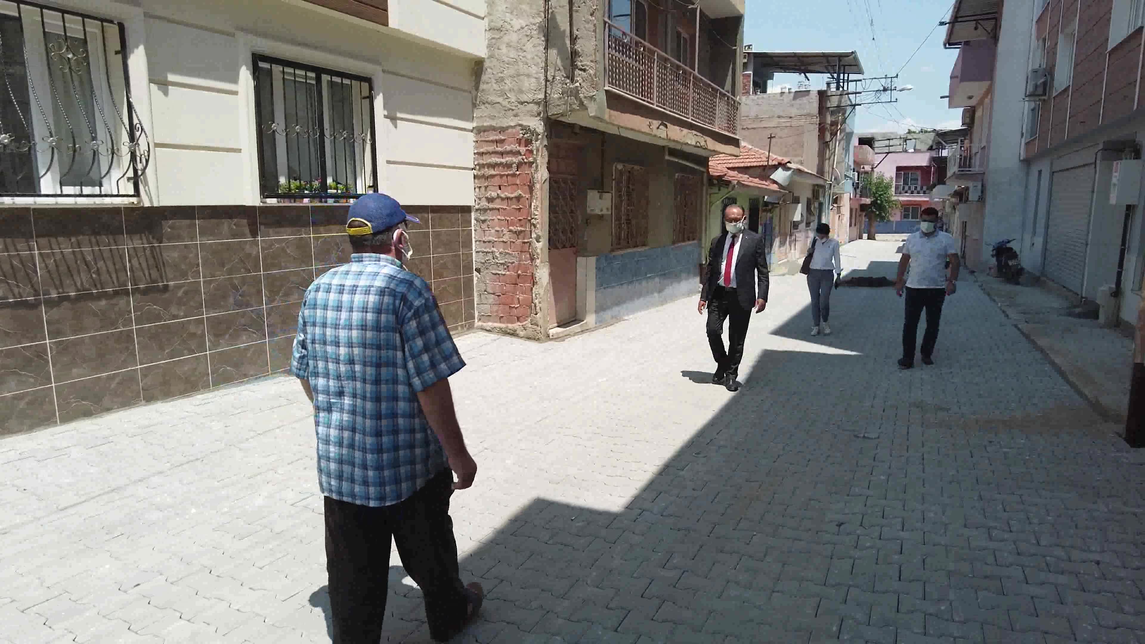 TURGUTLU BELEDİYE BAŞKANI AKIN: “BOZKURT MAHALLEMİZDEKİ YOL SORUNUNU KENDİ İMKANLARIMIZLA ÇÖZÜYORUZ”