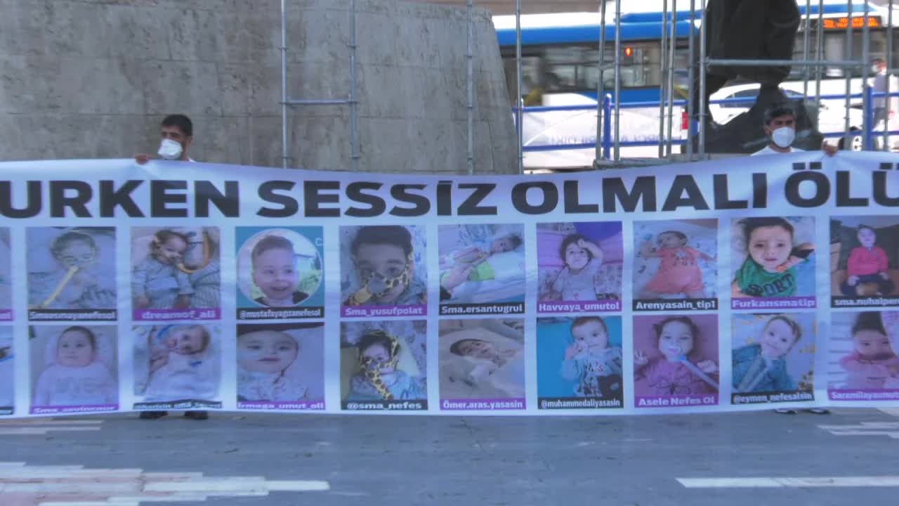 SMA'LI AİLELER 9. DEFA ANKARA'DA: “KİLO ALMASIN DİYE GÖZÜNÜN İÇİNE BAKA BAKA ÇOCUĞUMUZU AÇ BIRAKIYORUZ”