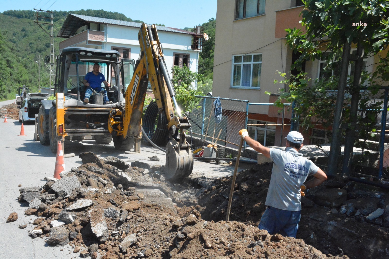 KDZ.EREĞLİ BELEDİYESİ, BÖLÜCEK-ÇOLAKLARALTI SU HATTINI YENİLİYOR