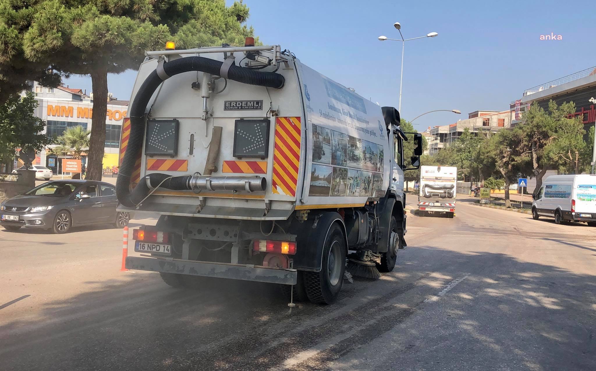 BANDIRMA BELEDİYESİ'NDEN ERDEK'E TEMİZLİK DESTEĞİ