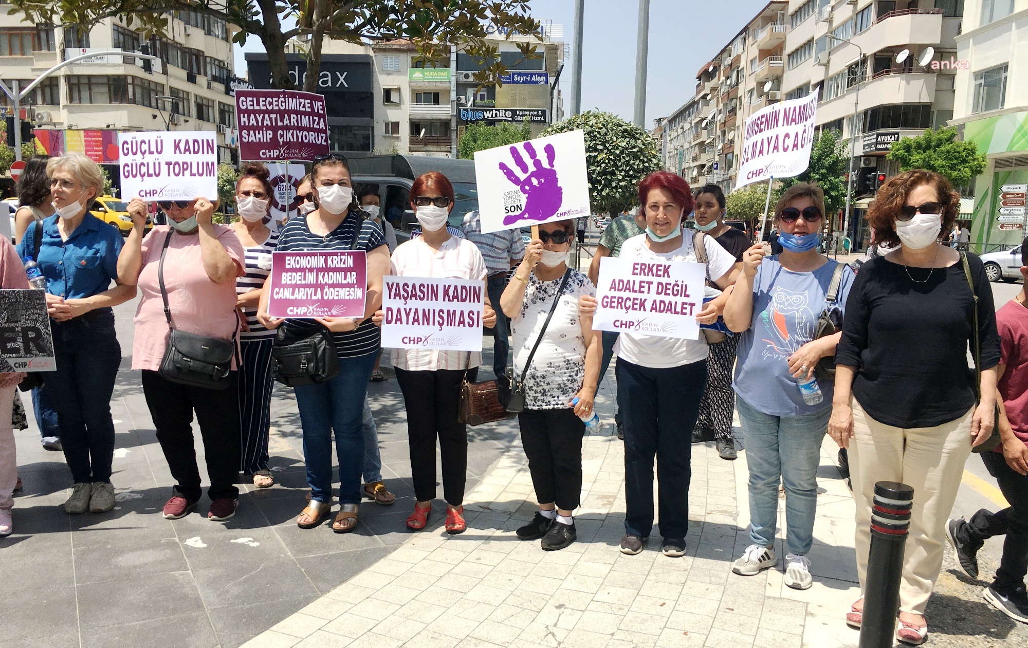 MANİSALI KADINLARDAN, 'İSTANBUL SÖZLEŞMESİ' EYLEMİ