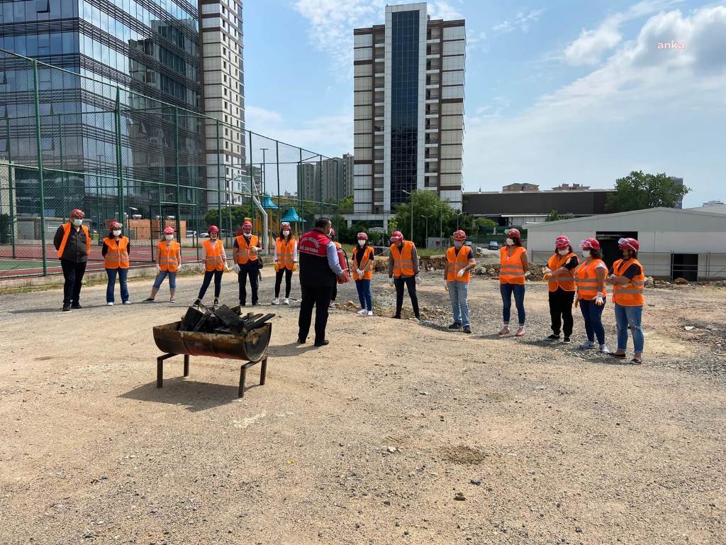 KARTAL’IN AFET GÖNÜLLÜLERİ SERTİFİKALARINI ALDI