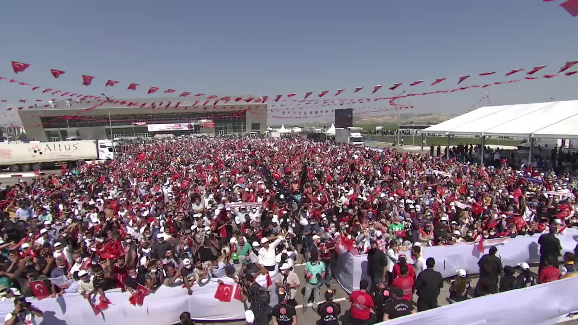 ERDOĞAN: TÜRKİYE DÜŞMANLARININ PEŞİNE DÜŞEREK ÜLKENİN GELECEĞİNE TALİP OLMAYA KALKANLARIN SONU HÜSRANDIR