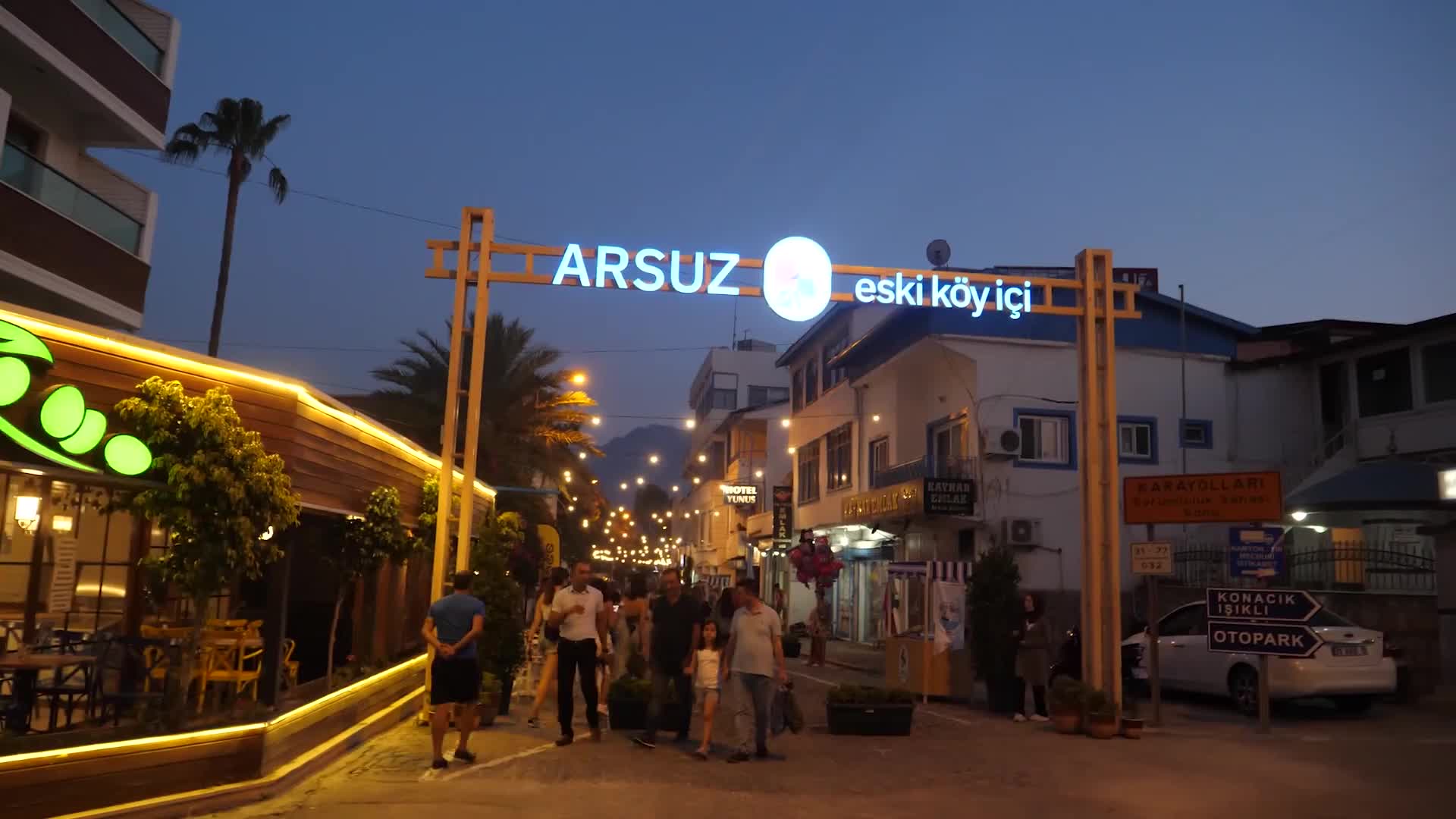 ARSUZ’DA AKDENİZ CADDESİ YAYA TRAFİĞİNE AÇILDI