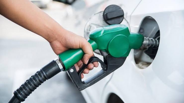 PETROL DÜŞTÜ, AKARYAKITTA İNDİRİM BEKLENİYOR