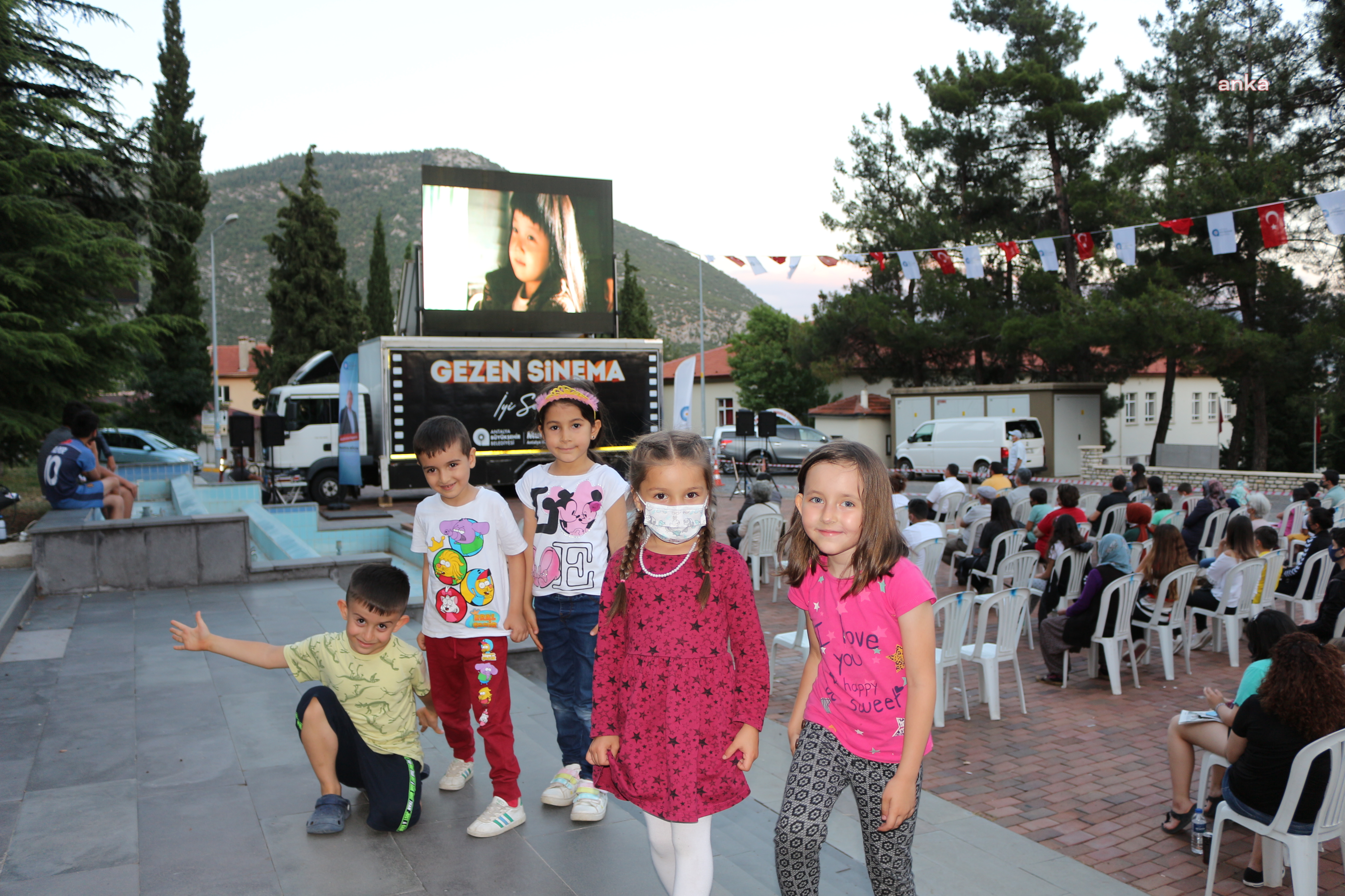 ANTALYA BÜYÜKŞEHİR'İN AÇIK HAVA SİNEMA GÖSTERİMLERİ SÜRÜYOR