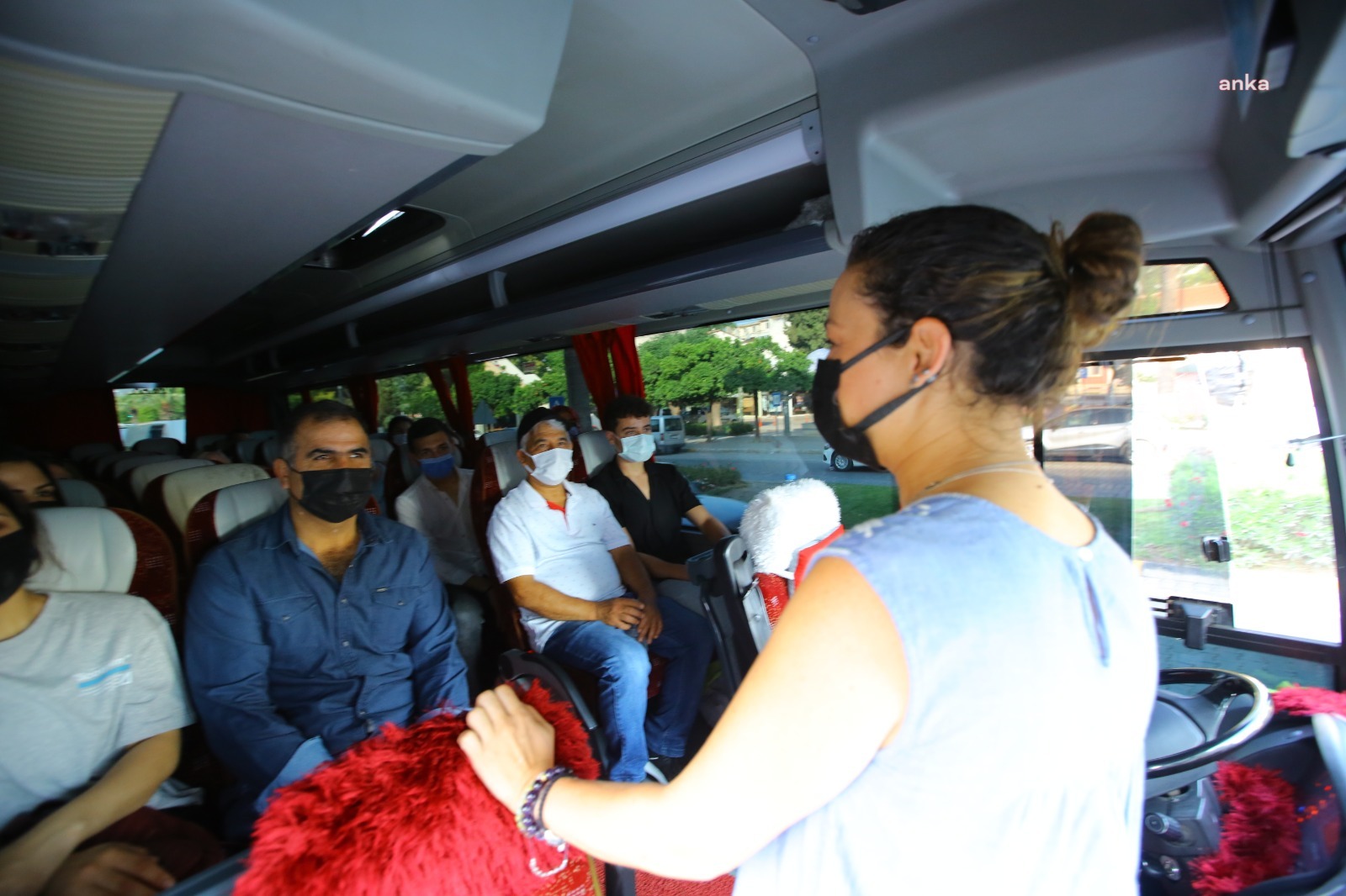 EFES SELÇUK BELEDİYESİ'NDEN ÜNİVERSİTE ADAYLARINA ULAŞIM DESTEĞİ
