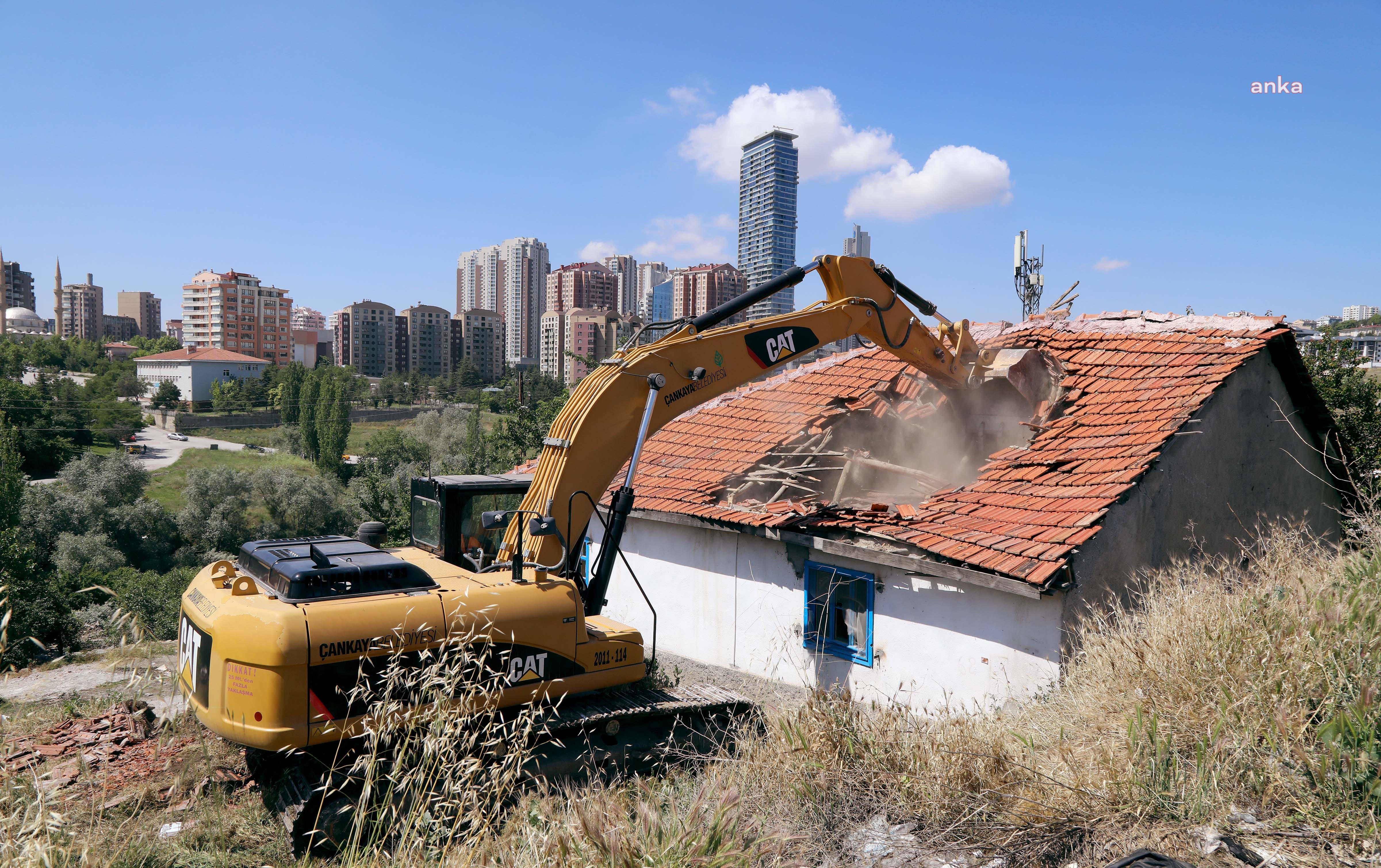 ÇANKAYA’DA  GECEKONDU YIKIMLARI DEVAM EDİYOR