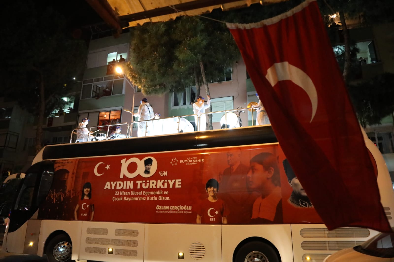 AYDIN BÜYÜKŞEHİR BELEDİYESİ, 100. YIL COŞKUSUNU EVLERE TAŞIDI