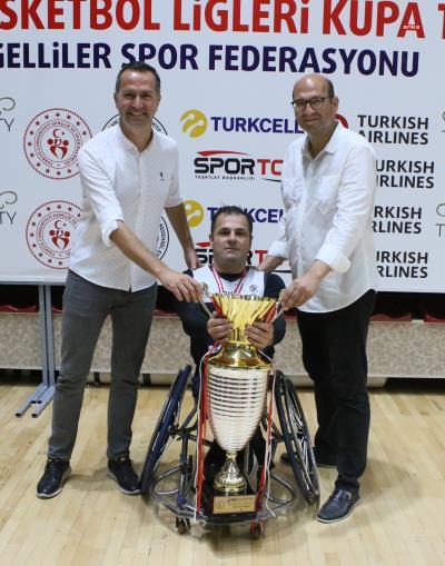 İZMİR BÜYÜKŞEHİR BELEDİYESİ TEKERLEKLİ SANDALYE BASKETBOL TAKIMI, 17 YIL ARADAN SONRA YENİDEN ŞAMPİYON
