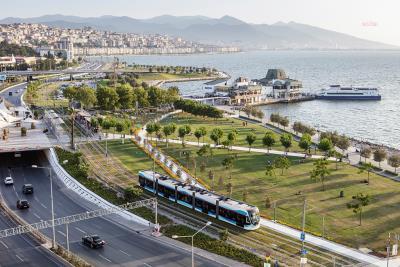 İZMİR'DE TRAMVAYDA ÜCRETSİZ İNTERNET DÖNEMİ BAŞLIYOR