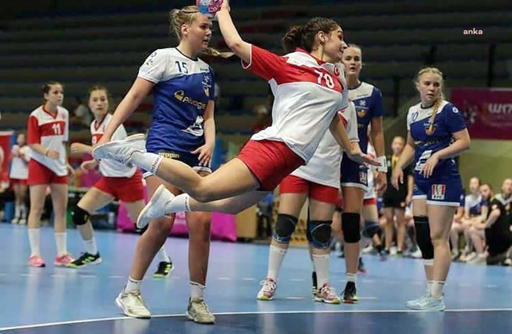 YENİMAHALLE BELEDİYESİ KADIN HENTBOL TAKIMINA TAZE KAN
