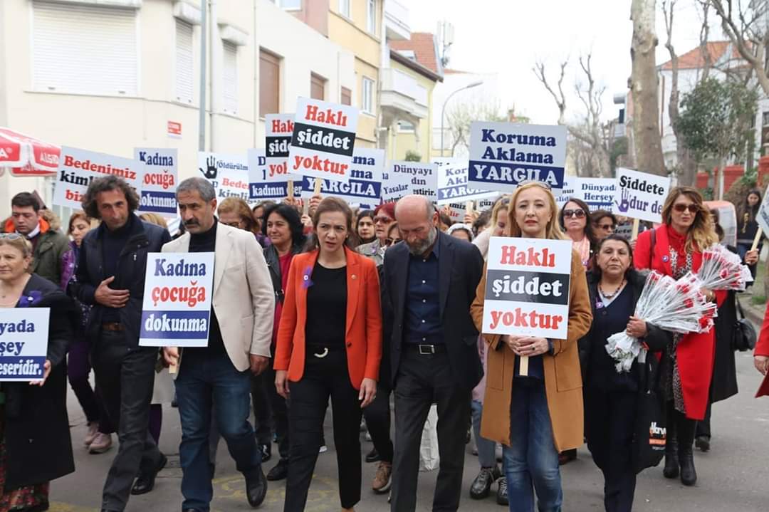 ADALI KADINLARDAN 8 MART YÜRÜYÜŞÜ
