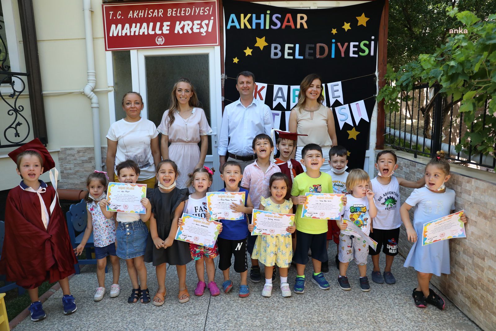 AKHİSAR BELEDİYESİ MAHALLE KREŞİ İLK MEZUNLARINI VERDİ
