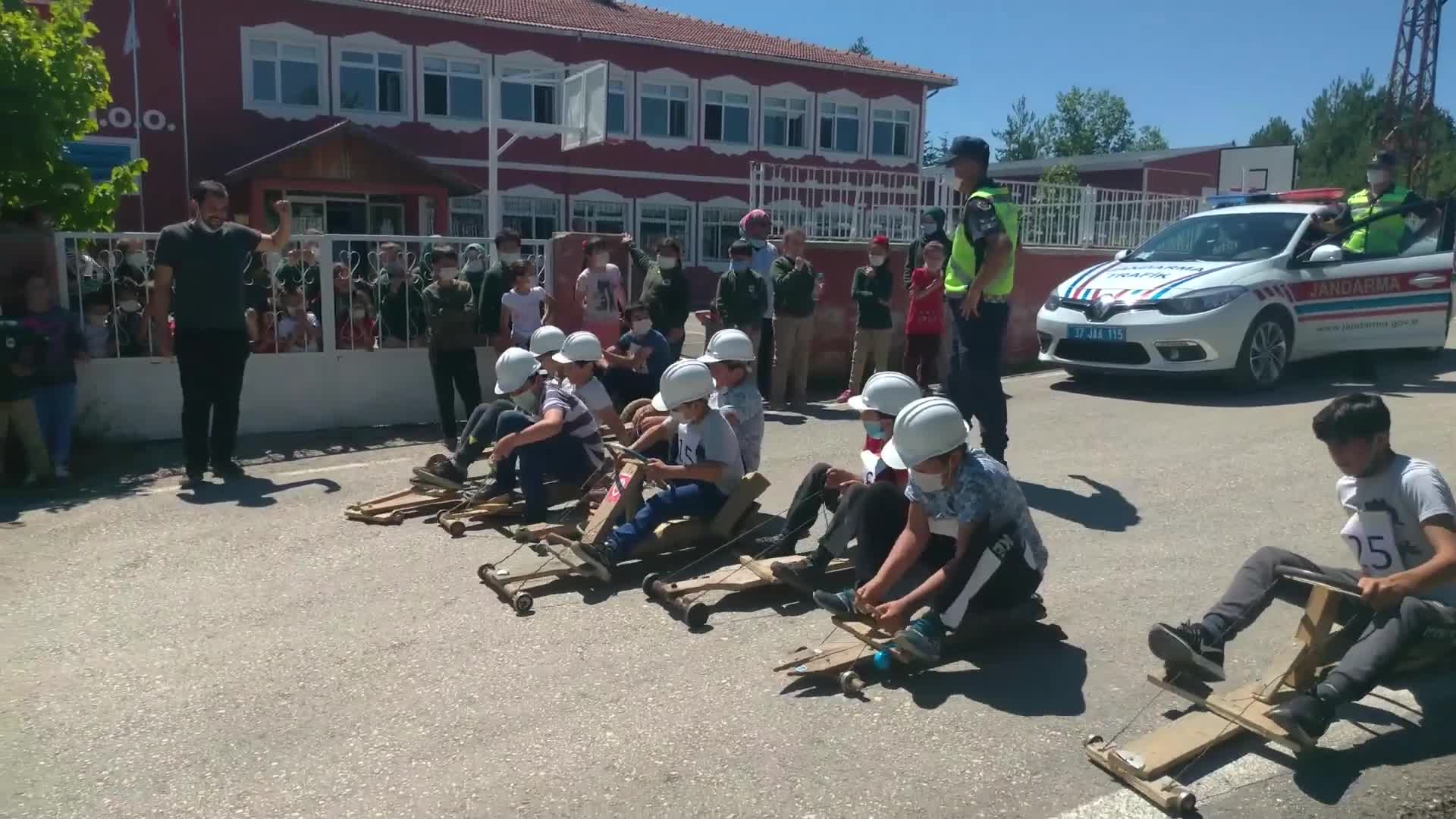 KASTAMONU’DA ÖĞRENCİLER BİLYELİ TORNET ARABA İLE YARIŞTI