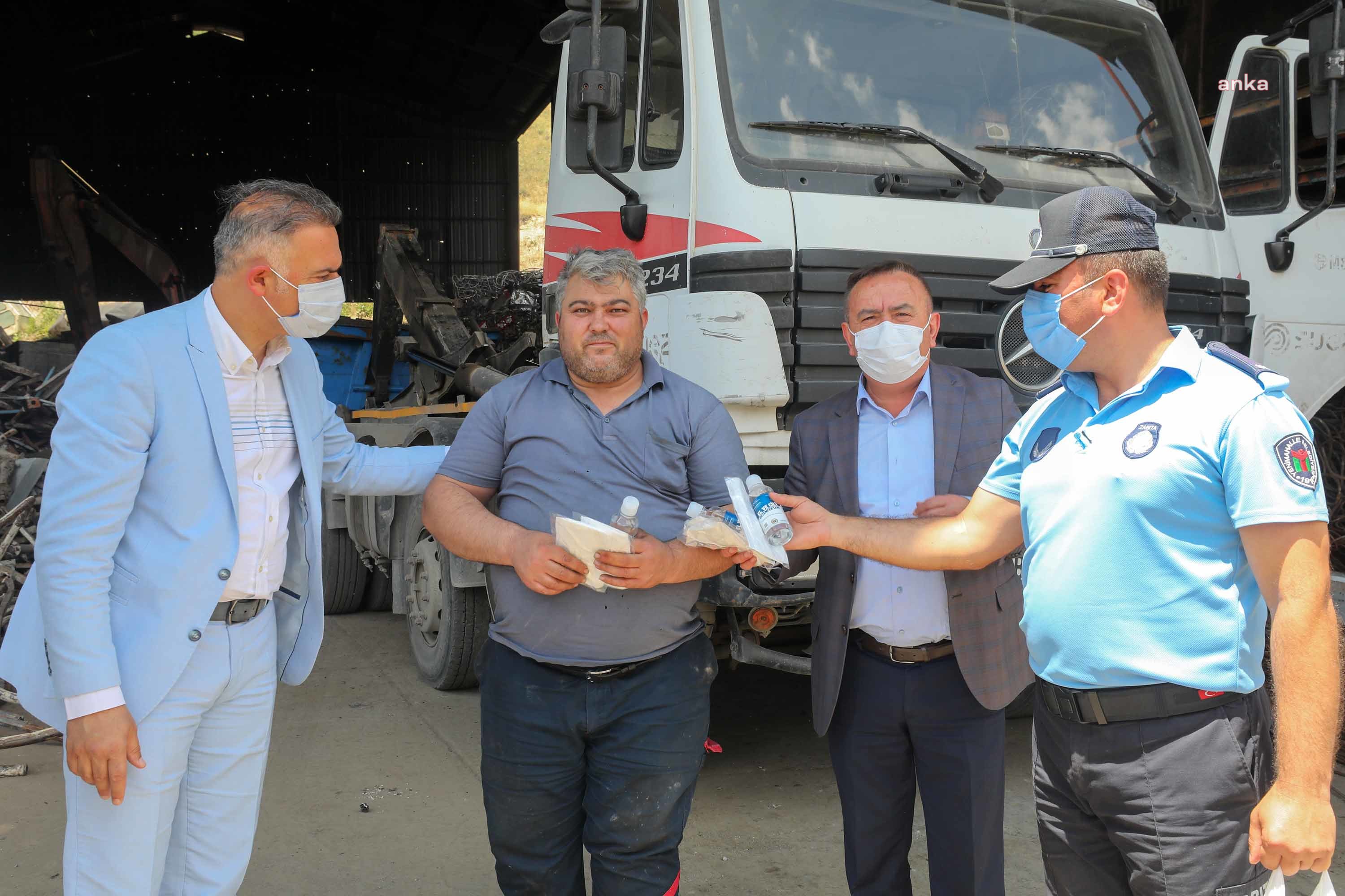 YENİMAHALLE BELEDİYESİ'NDEN HURDACILAR SİTESİ ESNAFINA MASKE VE DEZENFEKTAN DESTEĞİ