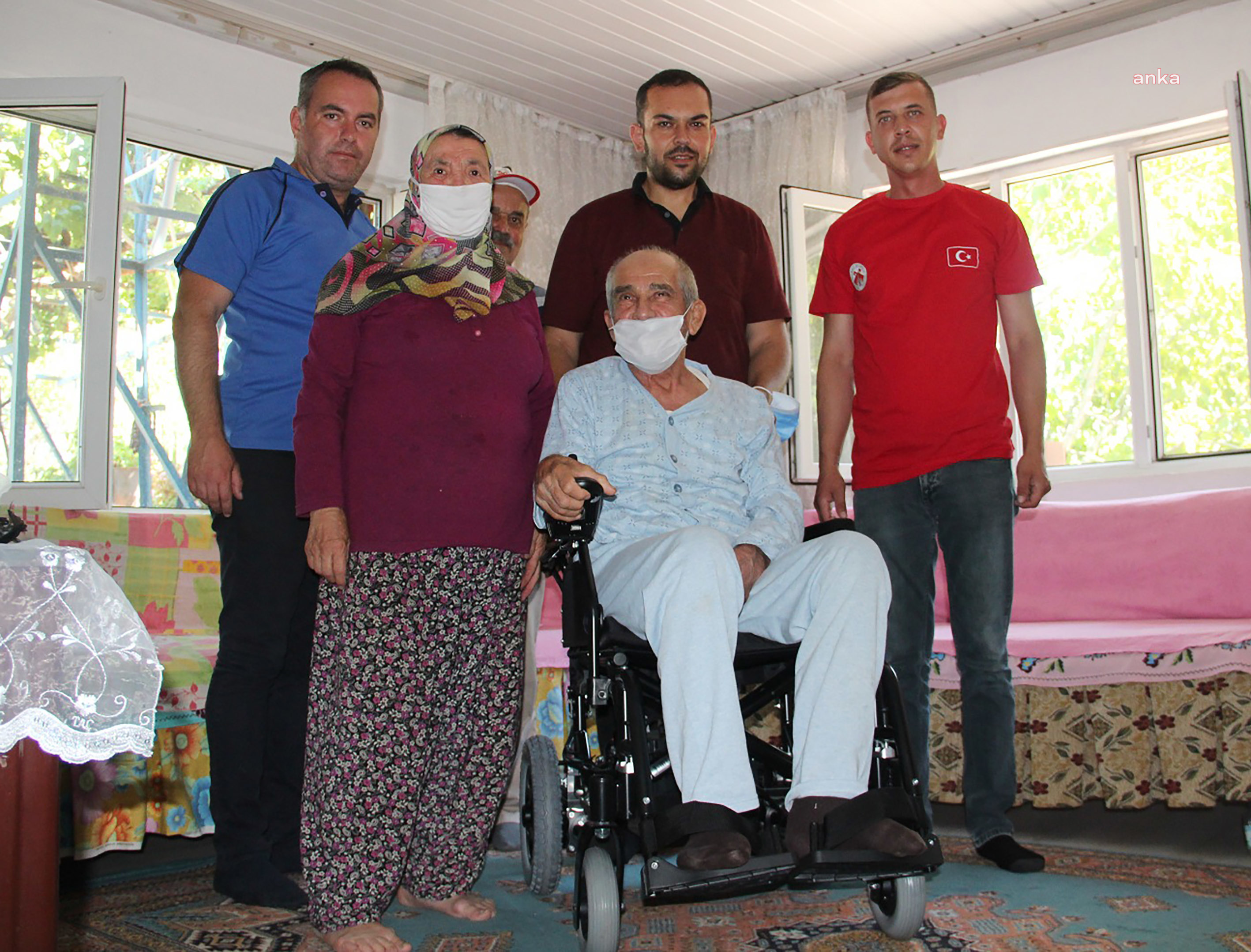 DÖŞEMEALTI BELEDİYE BAŞKANI GENÇ, SÖZ VERDİ; AKÜLÜ TEKERLEKLİ SANDALYELER TESLİM EDİLDİ