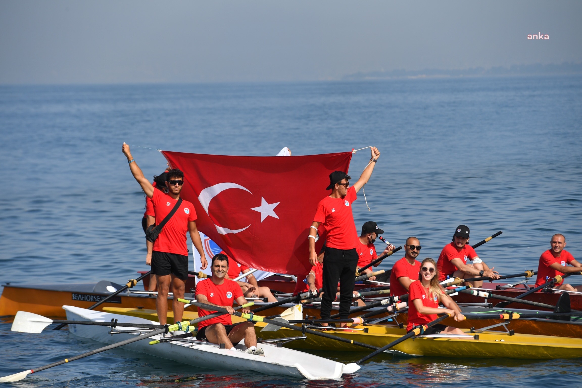 MALTEPE AÇIKLARINDA ÖZGÜRLÜĞE KÜREK ÇEKTİLER