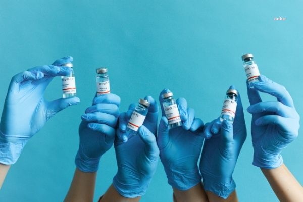 TTB: SAĞLIK BAKANLIĞI 3.DOZ AŞI KONUSUNDA TOPLUMU BİLGİLENDİRMELİ