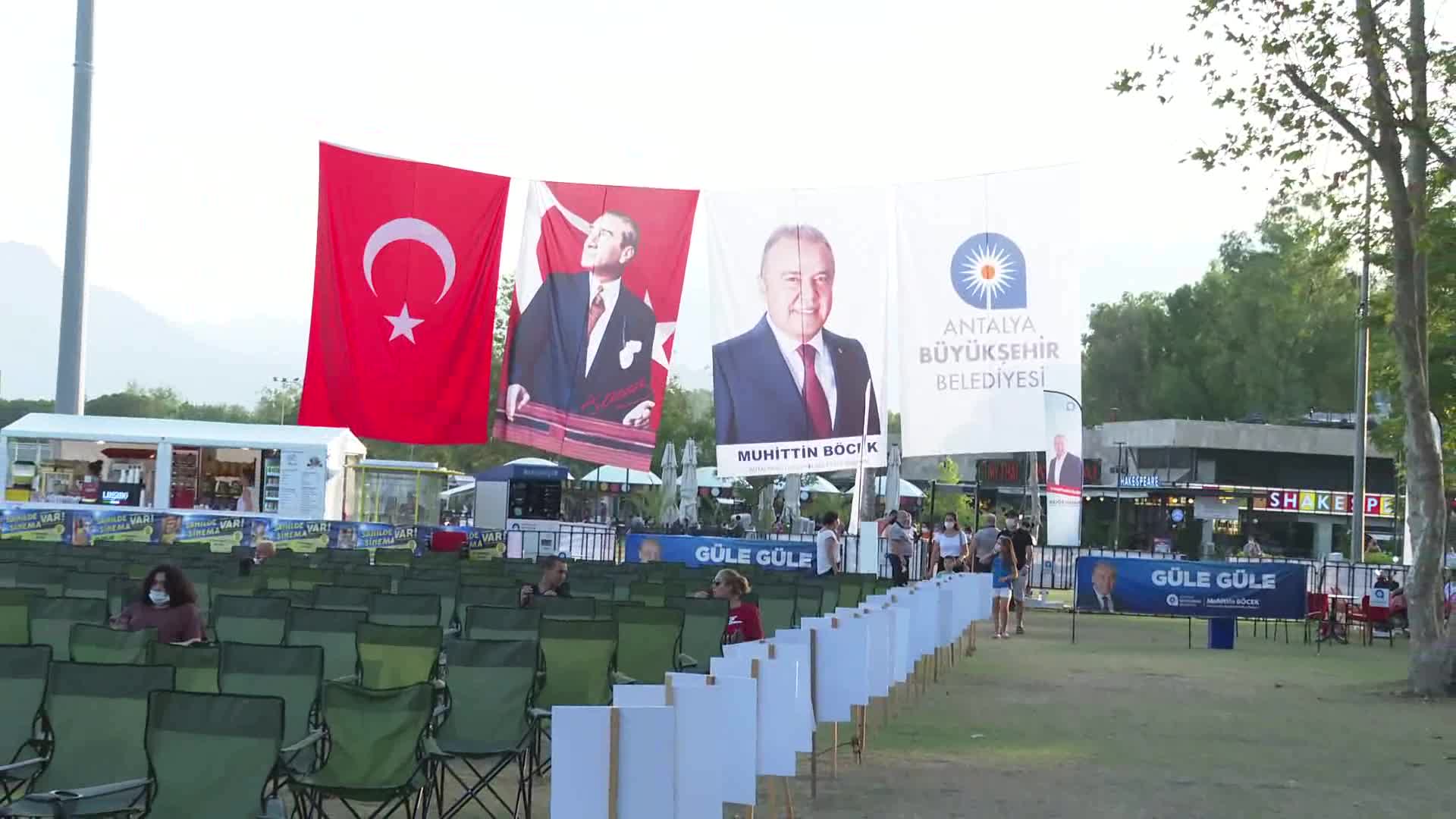 HABABAM SINIFI OYUNCULARI, ANTALYALILAR'LA BULUŞTU