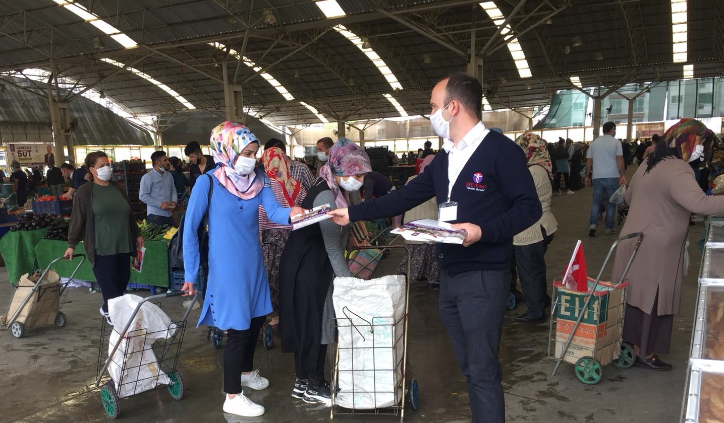 EFELER'DE KORONAVİRÜS GÖLGESİNDE DEĞİL TÜRK BAYRAĞI GÖLGESİNDE KUTLAMA
