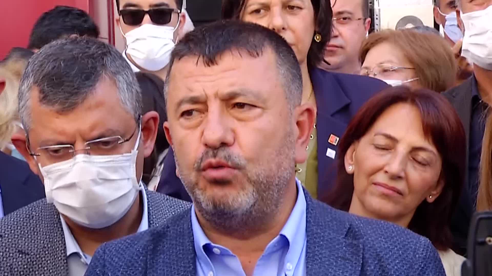 MADIMAK'TA KATLEDİLEN AYDINLAR GÖZYAŞLARIYLA ANILDI