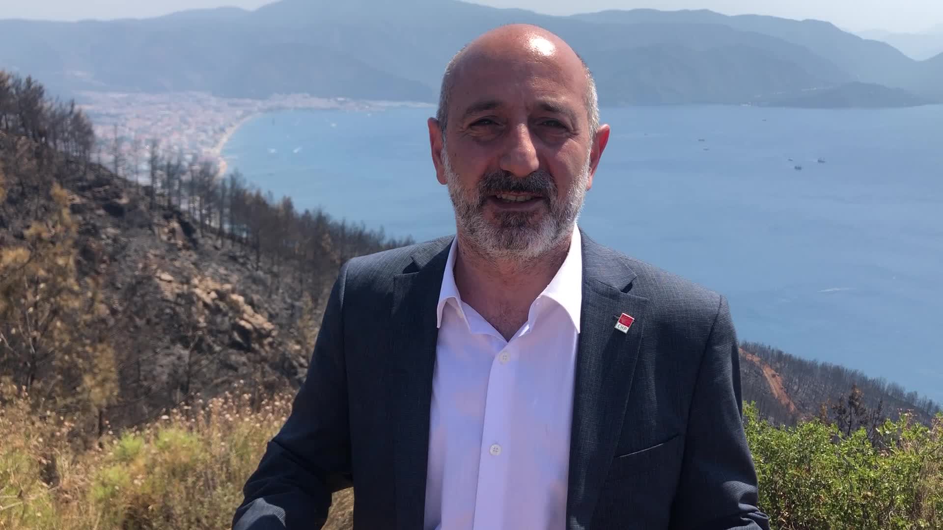 CHP’DEN YANGIN ÇIKAN MARMARİS’TE BAKANA ÇAĞRI: “THK UÇAKLARINI KULLAN. BU MANZARAYA OTEL YAPTIRMA. NEFESİMİZ ENSENİZDE”