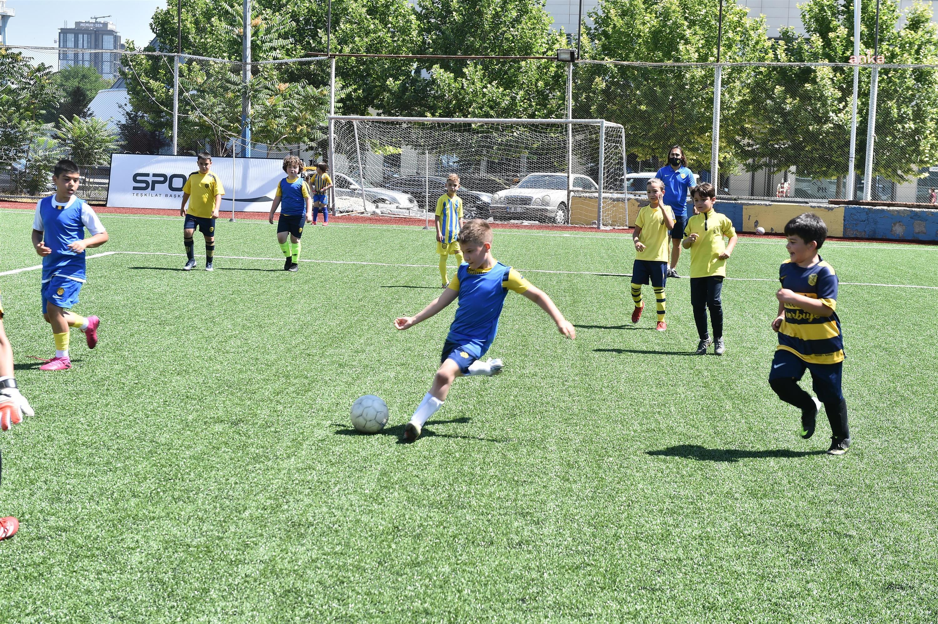 YENİLENEN MKE ANKARAGÜCÜ TANDOĞAN TESİSLERİ'NDE SEZON AÇILIŞINI MİNİKLER YAPTI