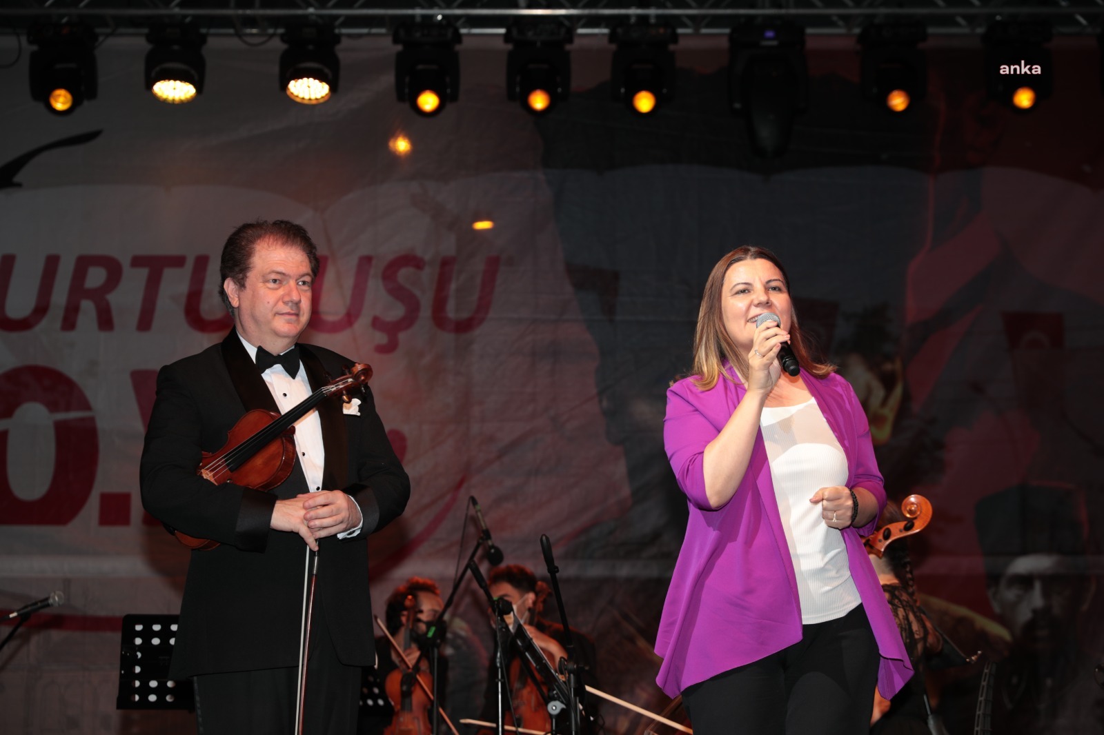İZMİT'İN KURTULUŞUNUN 100'NCÜ YILINDA CİHAT AŞKIN KONSERİ