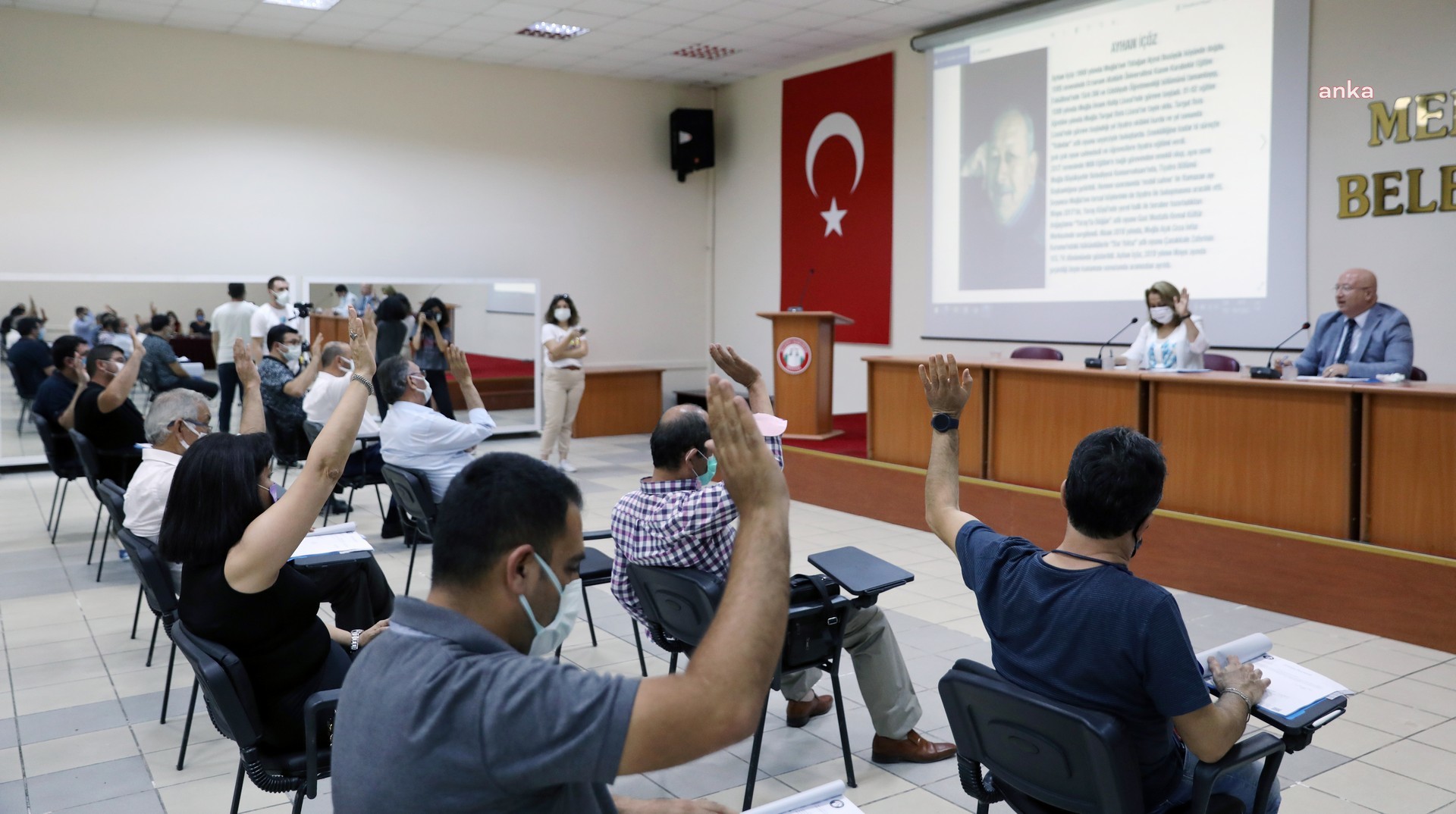 MENTEŞE'DE TURAN ÖZDEMİR VE AYHAN İÇÖZ'ÜN İSİMLERİ TİYATRO SALONLARINDA YAŞAYACAK