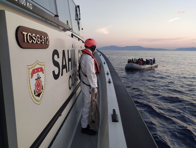 KUŞADASI AÇIKLARINDA 35 DÜZENSİZ GÖÇMEN KURTARILDI
