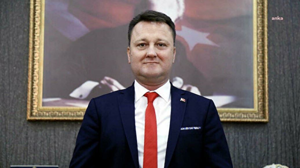 MENEMEN BELEDİYE BAŞKANLIĞI GÖREVİNDEN UZAKLAŞTIRILAN SERDAR AKSOY TAHLİYE EDİLDİ