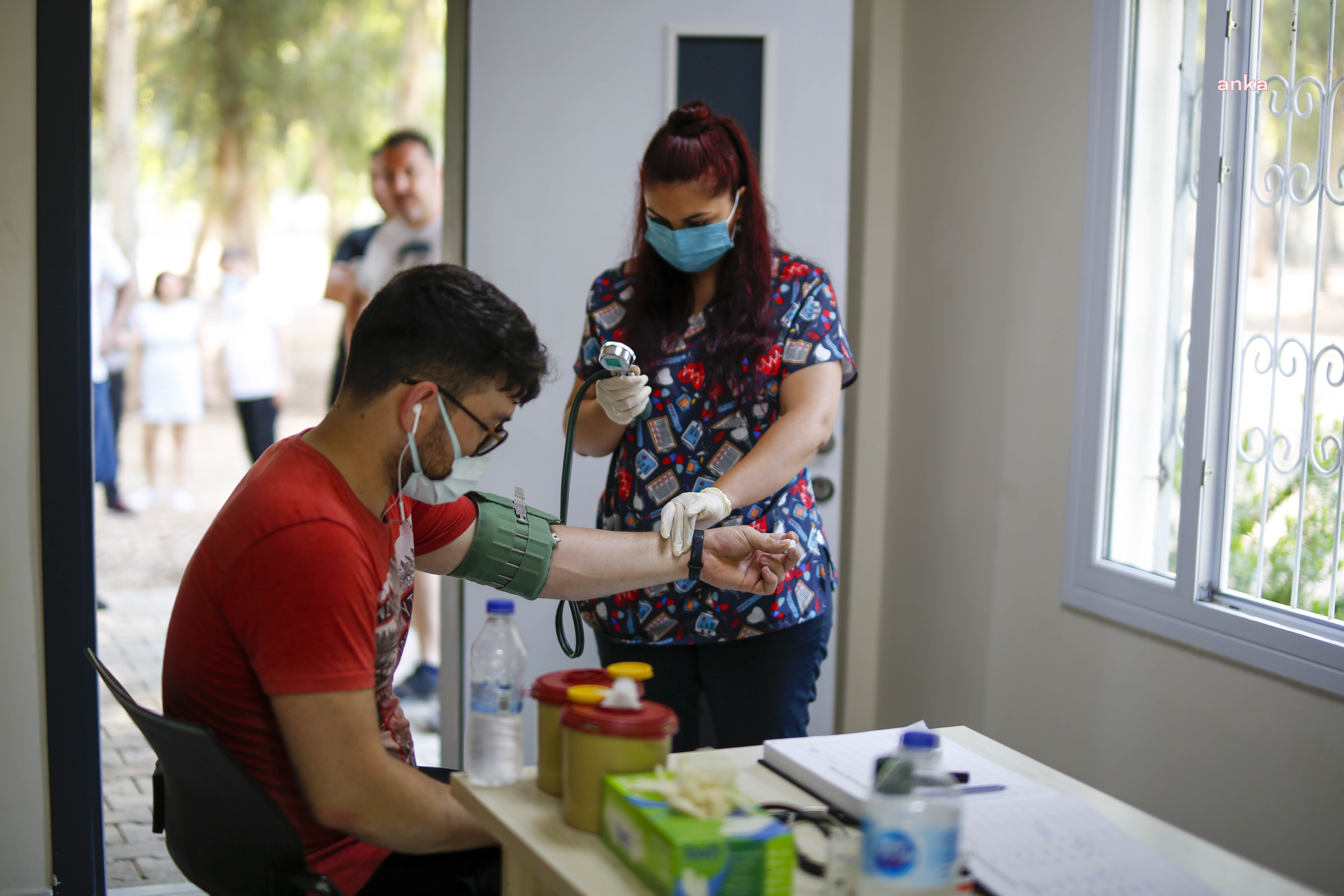 ADANA BÜYÜKŞEHİR'DEN YÜRÜYÜŞ PARKURUNA SAĞLIK KABİNİ
