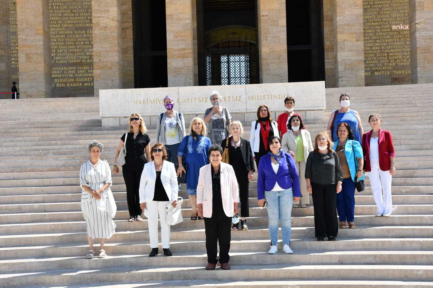 29 EKİM KADINLARI DERNEĞİ, İLK ZİYARETİNİ ANITKABİR'E YAPTI