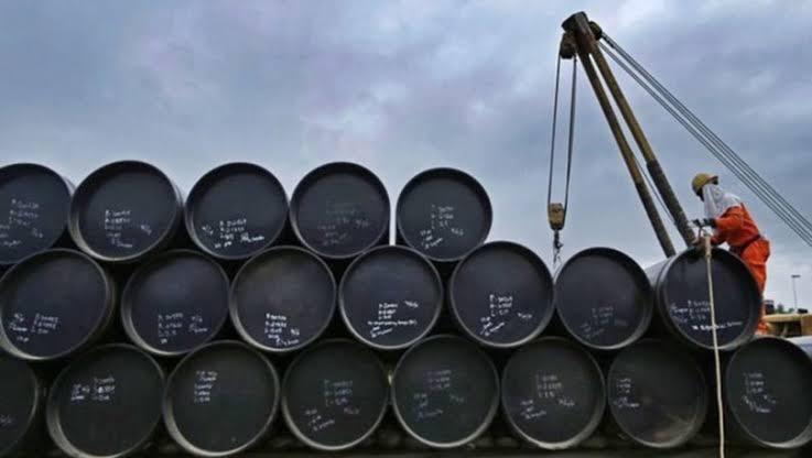 PETROL FİYATI YÜZDE 25 DÜŞTÜ