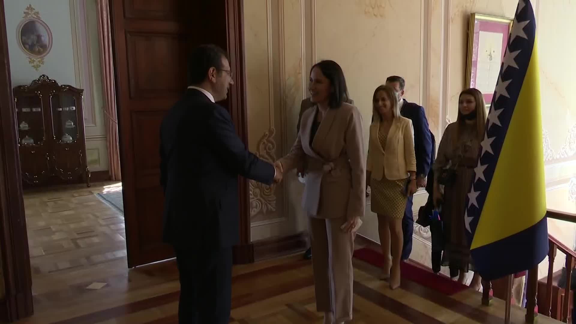 İMAMOĞLU, SARAYBOSNA BELEDİYE BAŞKANI BENJAMİNA KARİC’İ EMİRGAN’DAKİ BEYAZ KÖŞK’TE AĞIRLADI