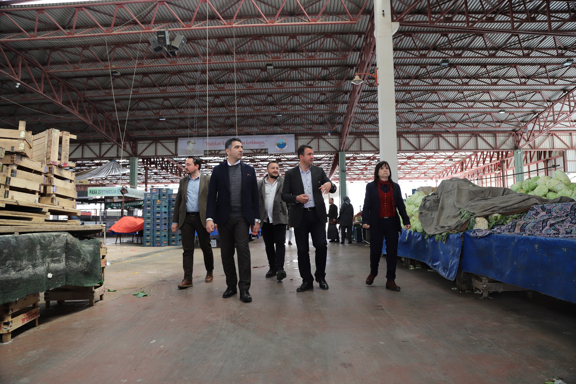 MENDERES PAZAR YERİ OTOPARKINA KAVUŞUYOR