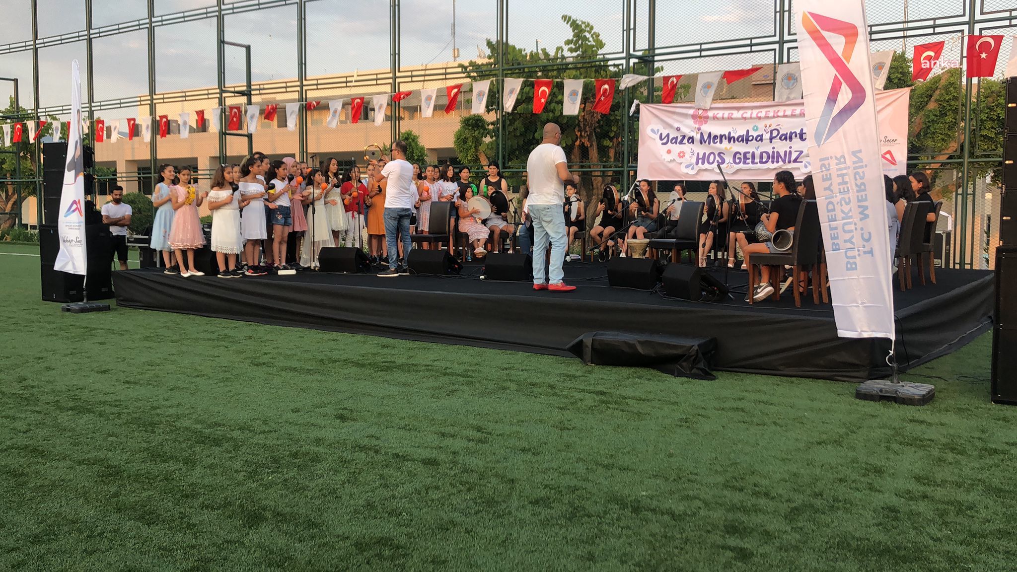 MERSİN BÜYÜKŞEHİR’DEN KIR ÇİÇEKLERİ’NE “YAZA MERHABA” PARTİSİ