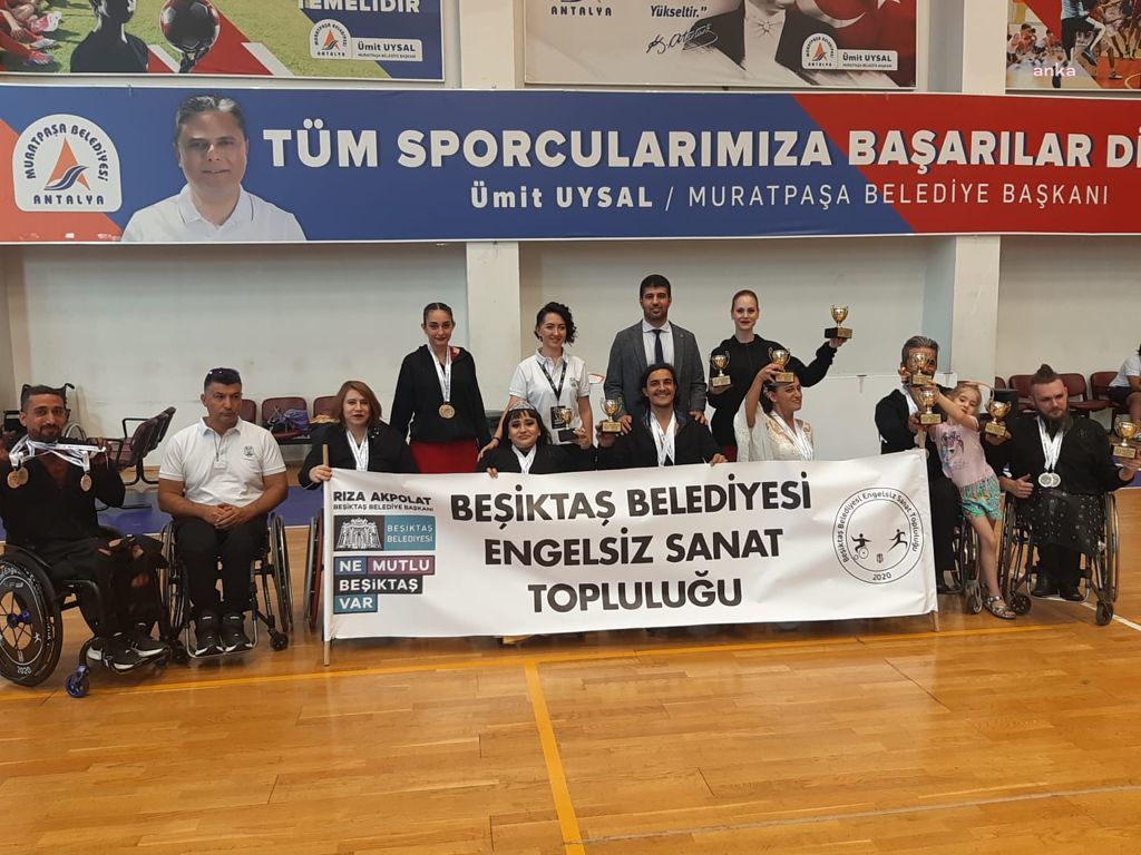 BEŞİKTAŞ BELEDİYESİ ENGELSİZ SANAT TOPLULUĞU'NDAN 22 MADALYA