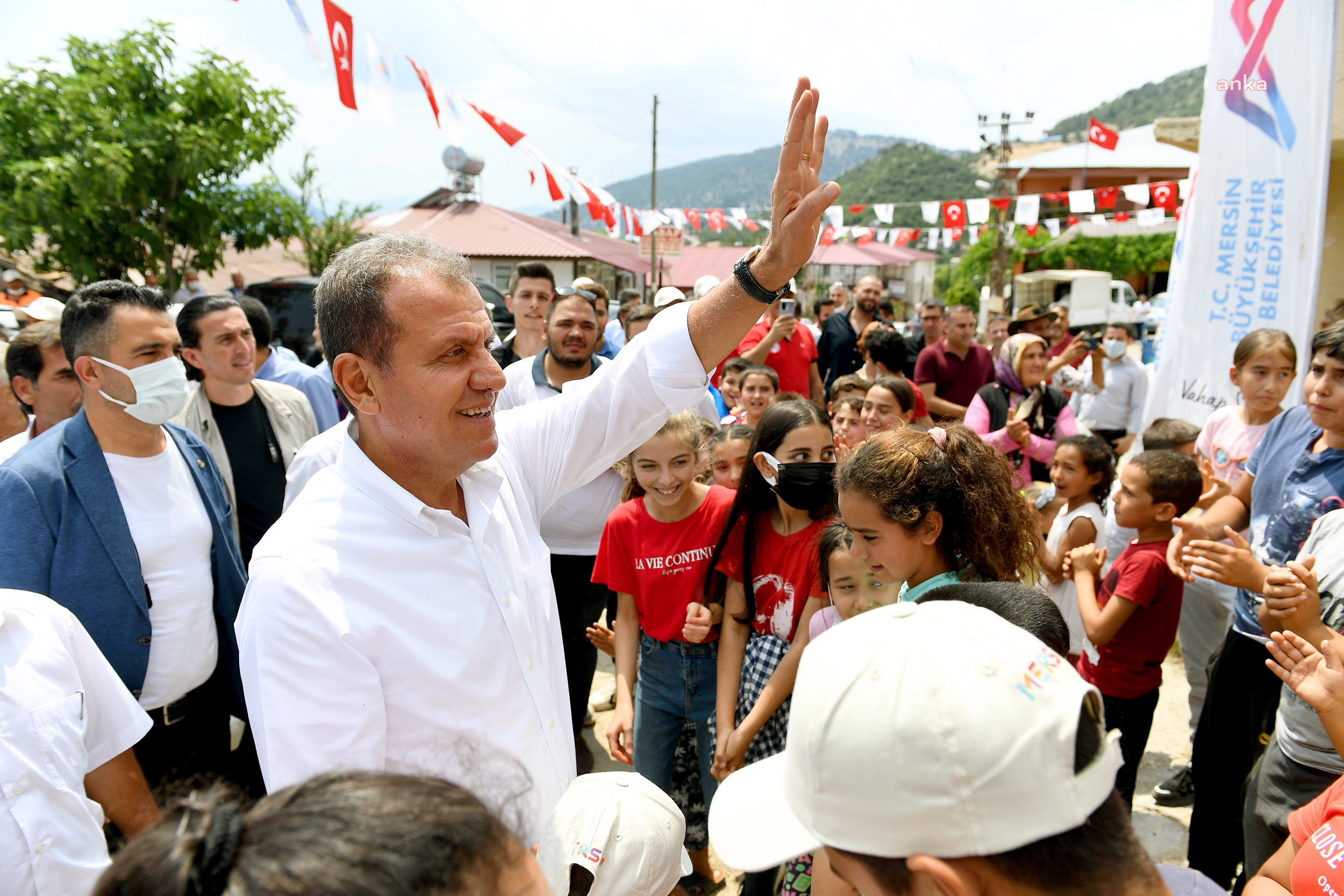 VAHAP SEÇER, TARSUS’TA MUHTARLAR VE VATANDAŞLARLA BİR ARAYA GELDİ