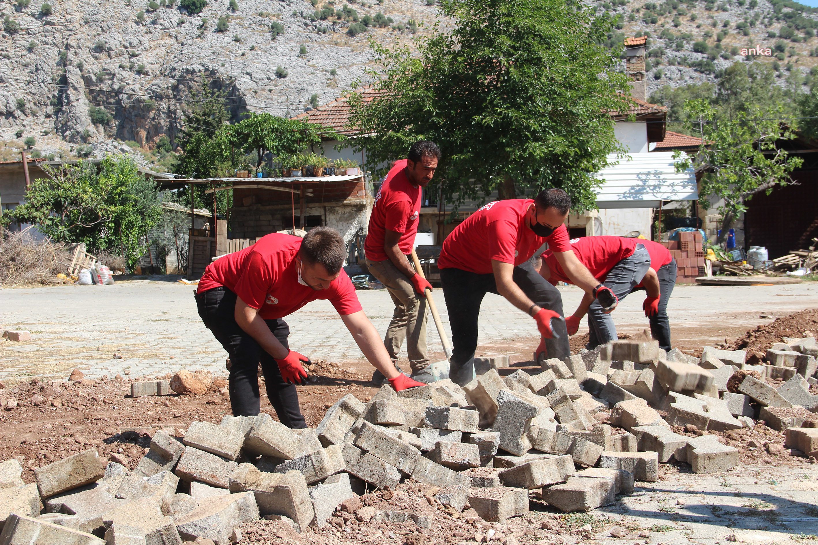 DÖŞEMEALTI BELEDİYESİ "NAR MASA" İLE ACİL ÇÖZÜM ÜRETİYOR