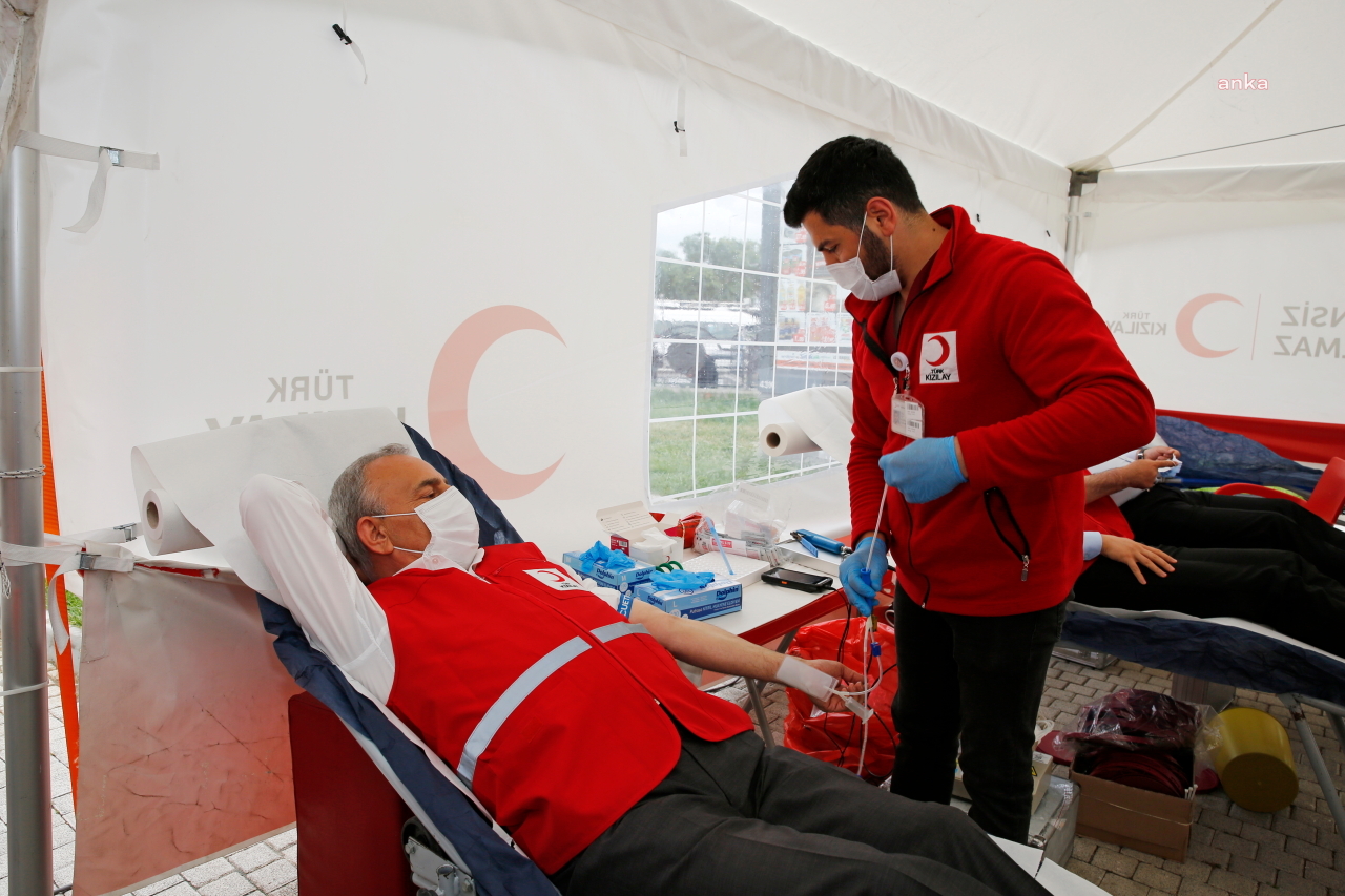 KÜÇÜKÇEKMECE BELEDİYE PERSONELİNDEN KAN BAĞIŞI KAMPANYASINA DESTEK