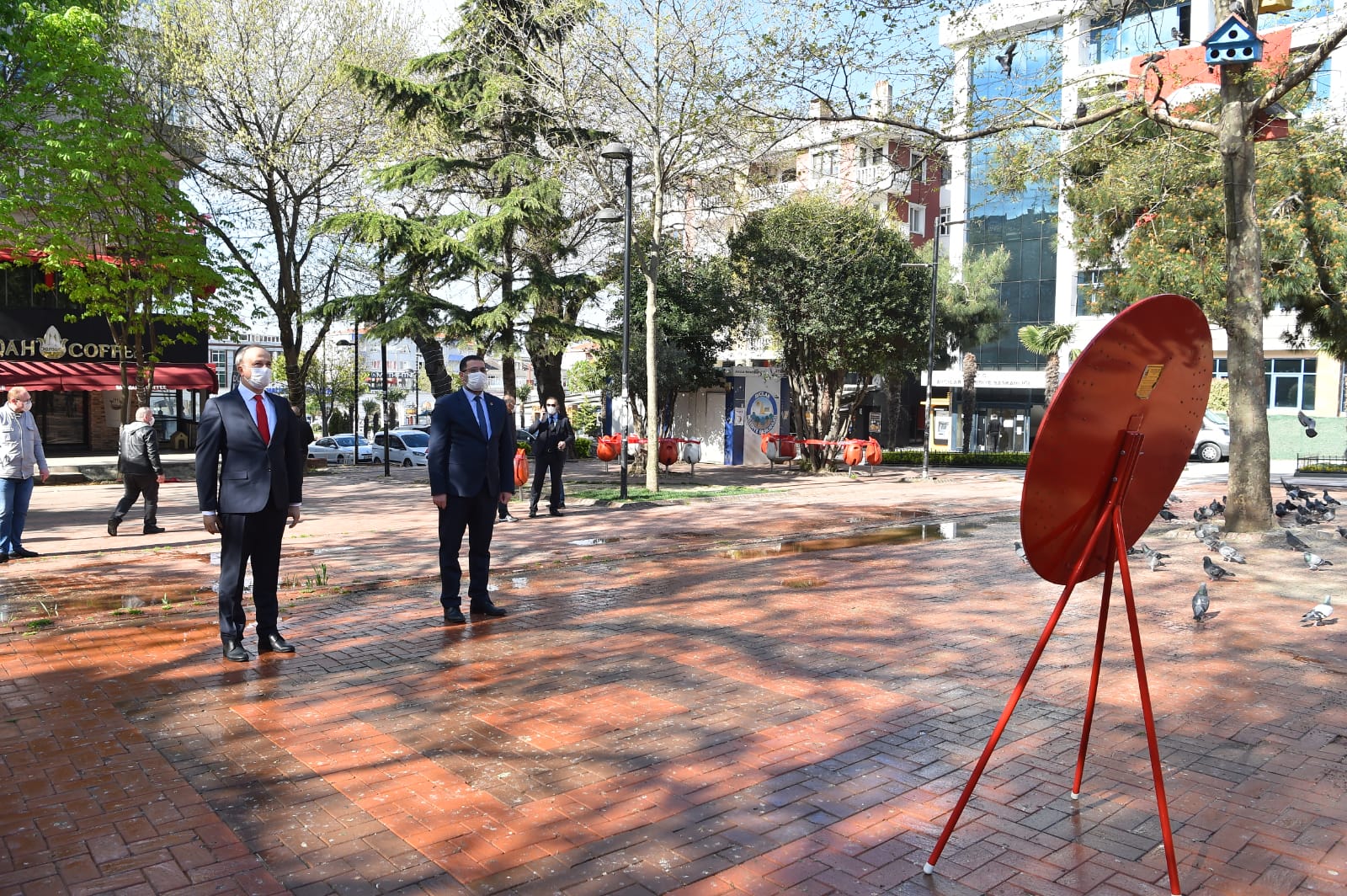 BALKONLARDA 23 NİSAN COŞKUSU
