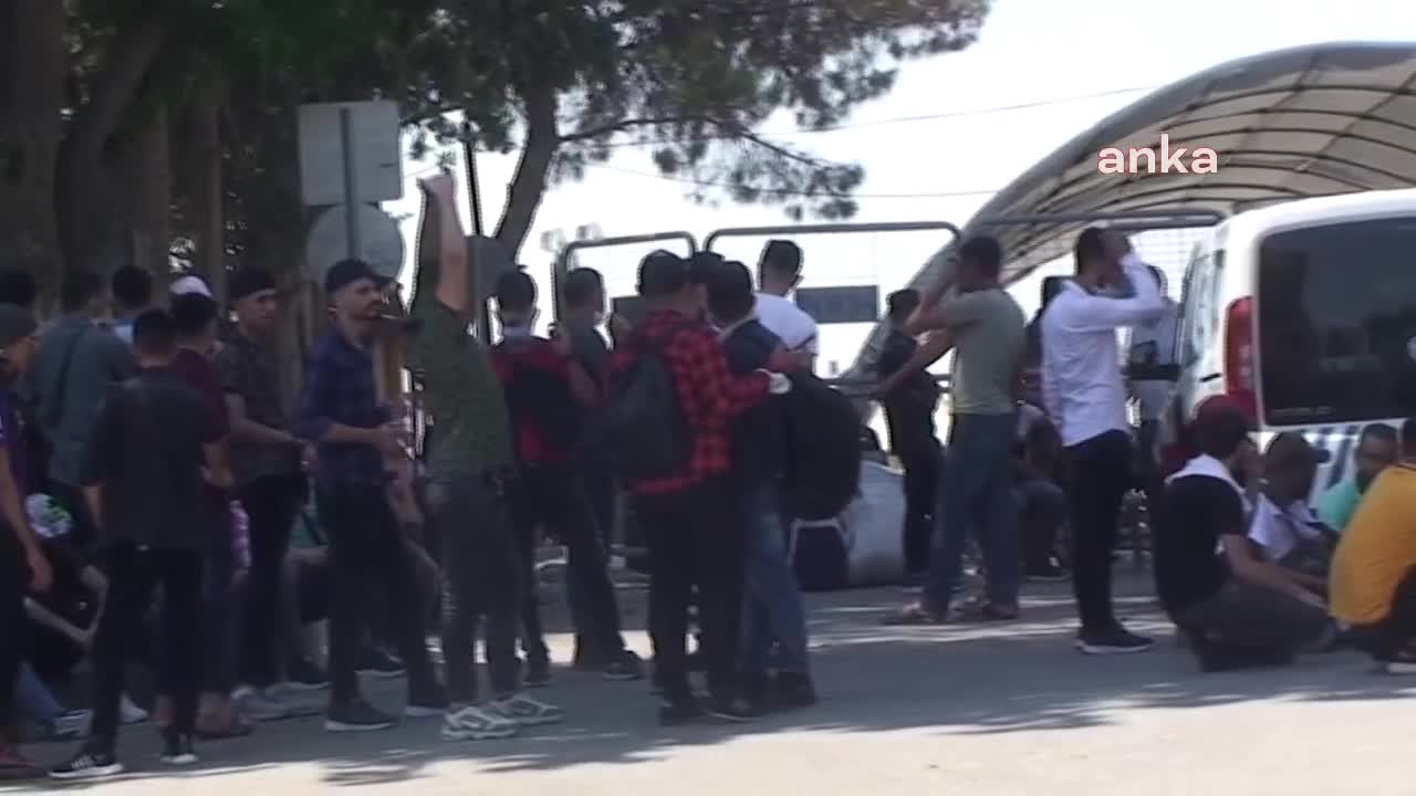 SURİYELİLER KURBAN BAYRAMI İÇİN AKIN AKIN ÜLKELERİNE GİDİYOR