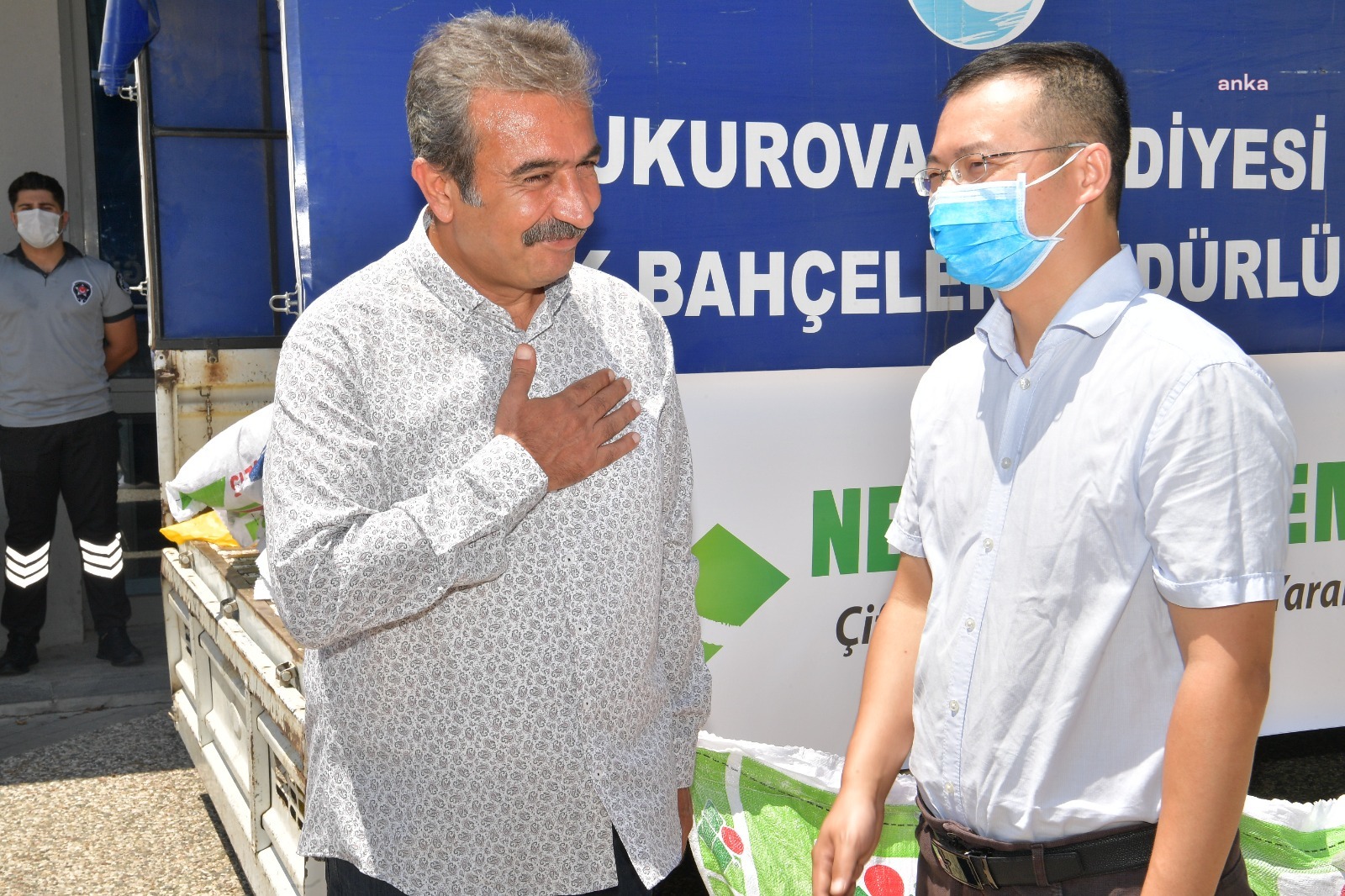 ÇUKUROVA BELEDİYESİ'NDEN BESİCİLERE YEM DESTEĞİ