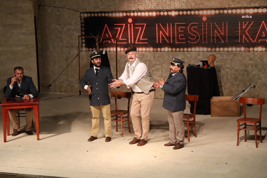 AZİZ NESİN KABARE'YE MENDERES'TE YOĞUN İLGİ