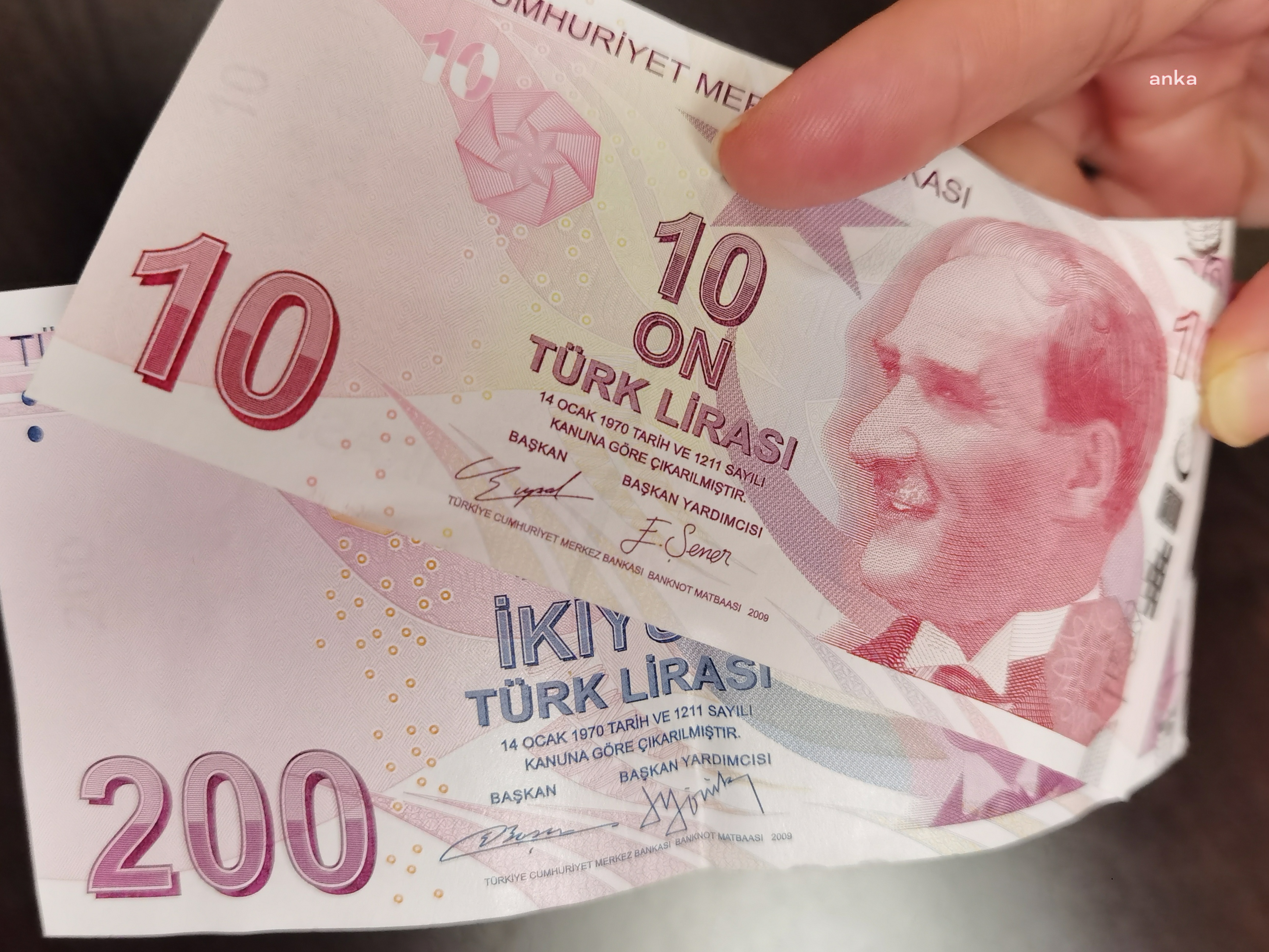 YENİ 10 VE 200 TL’LİK BANKNOTLAR GELİYOR