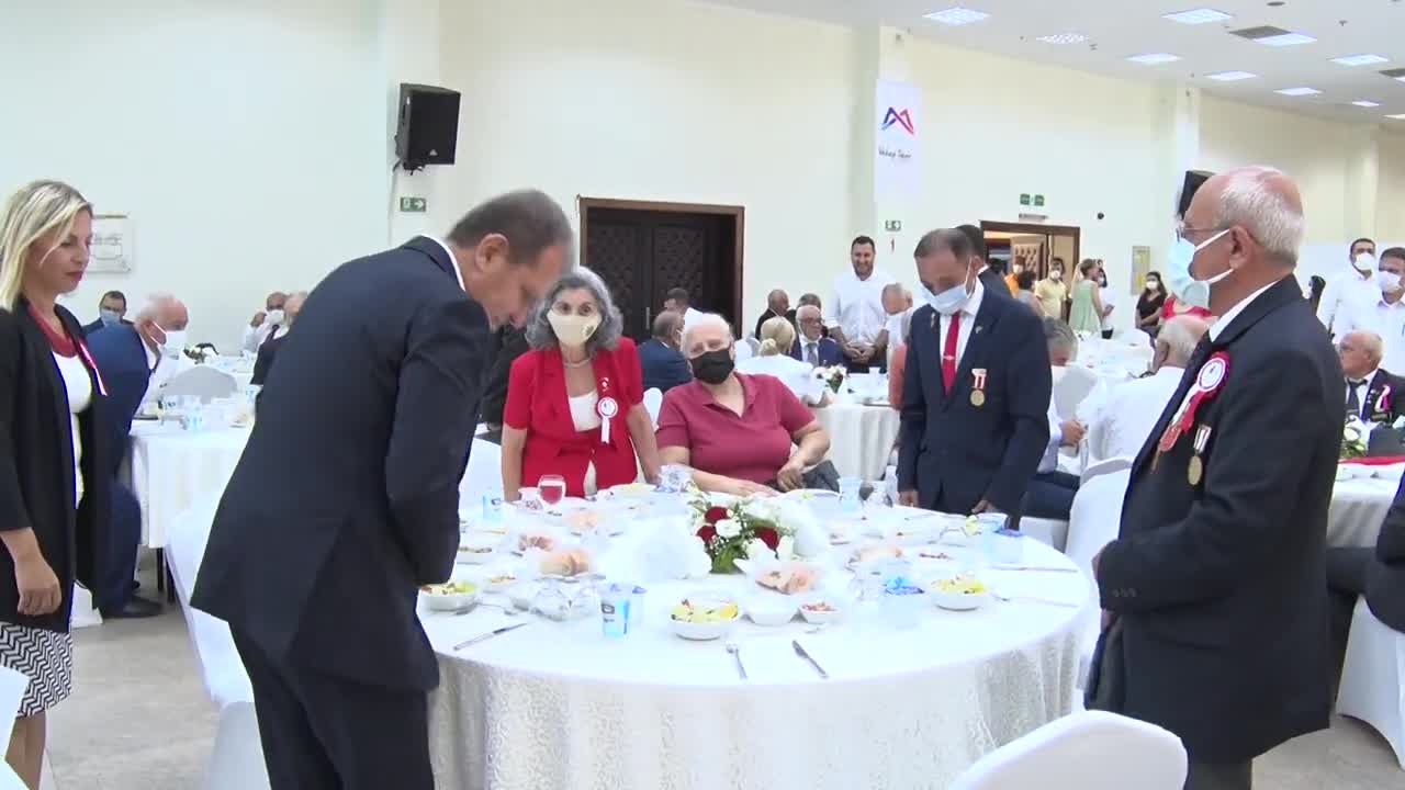 MERSİN BÜYÜKŞEHİR BELEDİYESİ’NDEN ŞEHİT YAKINLARI VE GAZİLER ONURUNA YEMEK