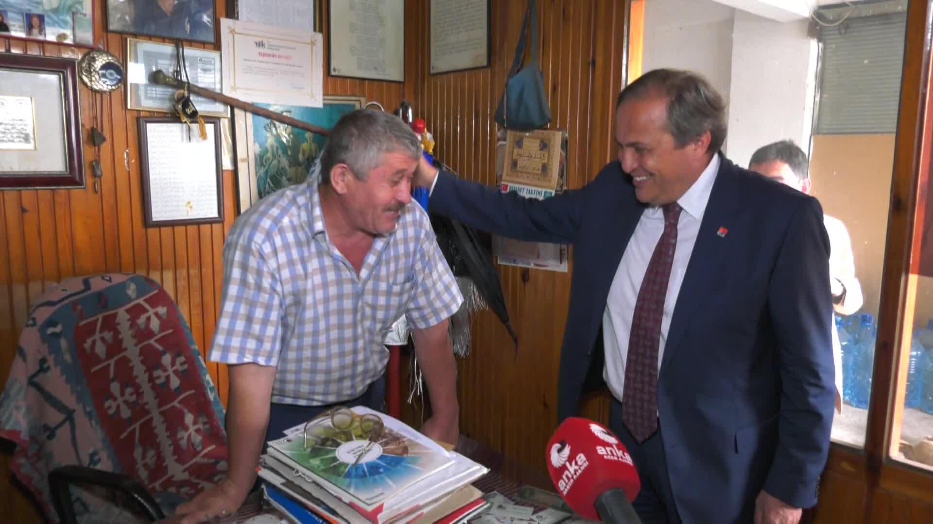 CHP’Lİ SEYİT TORUN’UN DİNLEDİĞİ ORDULU YURTTAŞ: “BUNLARIN EVLATLARI PARAYI VURUYORLAR, BENİM ÇOCUKLAR ASGARİ ÜCRET”